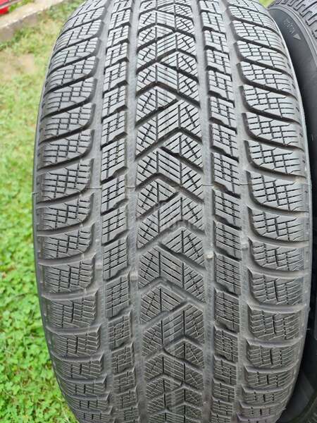 Pirelli 275/45 R21 Zimska