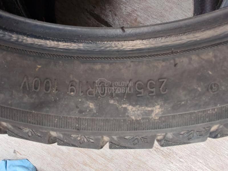 Triangle 255/40 R19 Zimska