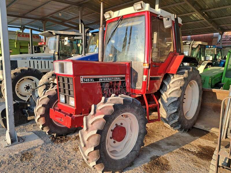 Case IH 745