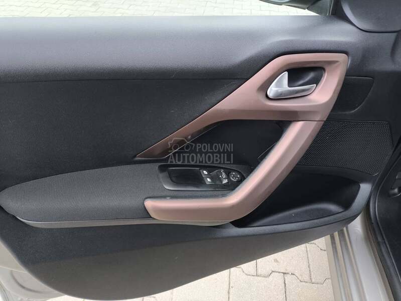 Peugeot 208 1.2 UrbanSoul