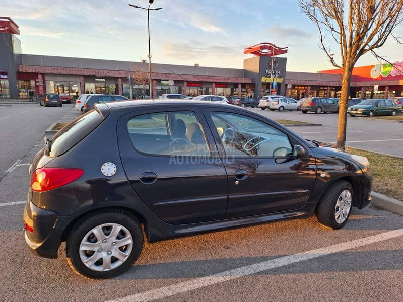 Peugeot 206 plus 