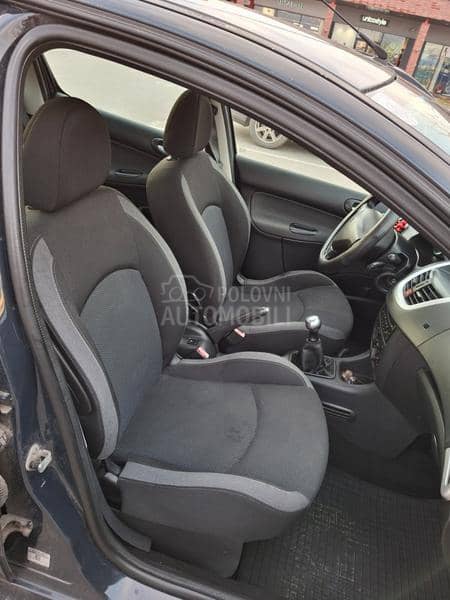 Peugeot 206 plus 