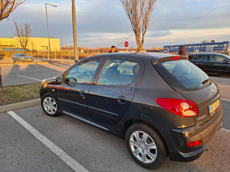 Peugeot 206 plus 