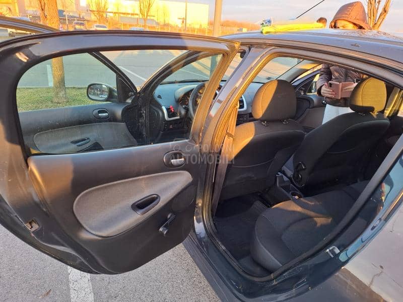 Peugeot 206 plus 