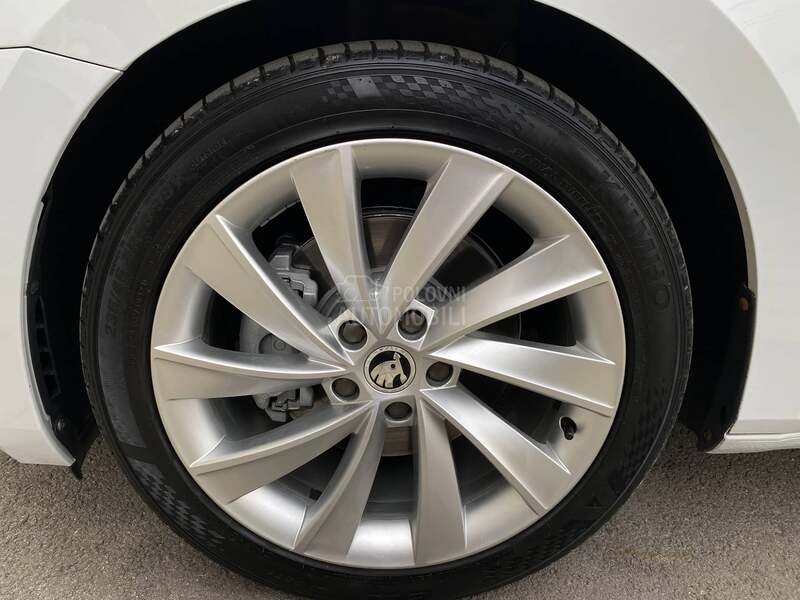 Škoda Superb 2.0TDI/DSG/ACC/LED