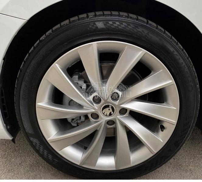 Škoda Superb 2.0TDI/DSG/ACC/LED