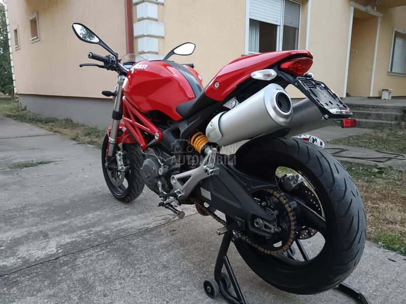 Ducati 696 monster