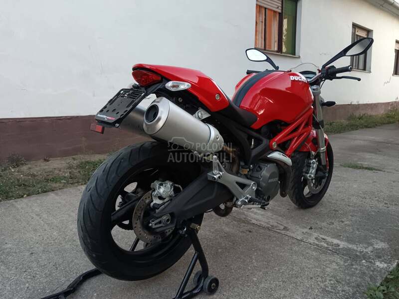 Ducati 696 monster