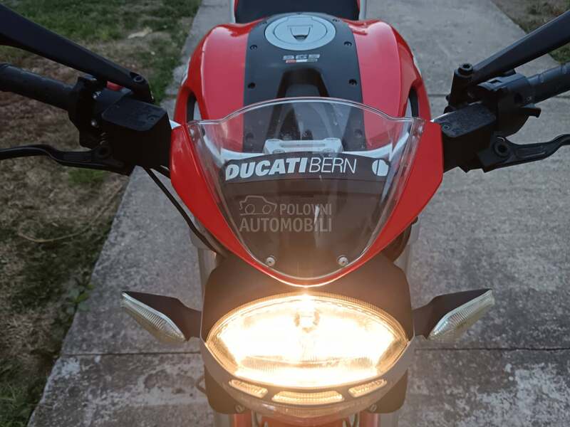 Ducati 696 monster