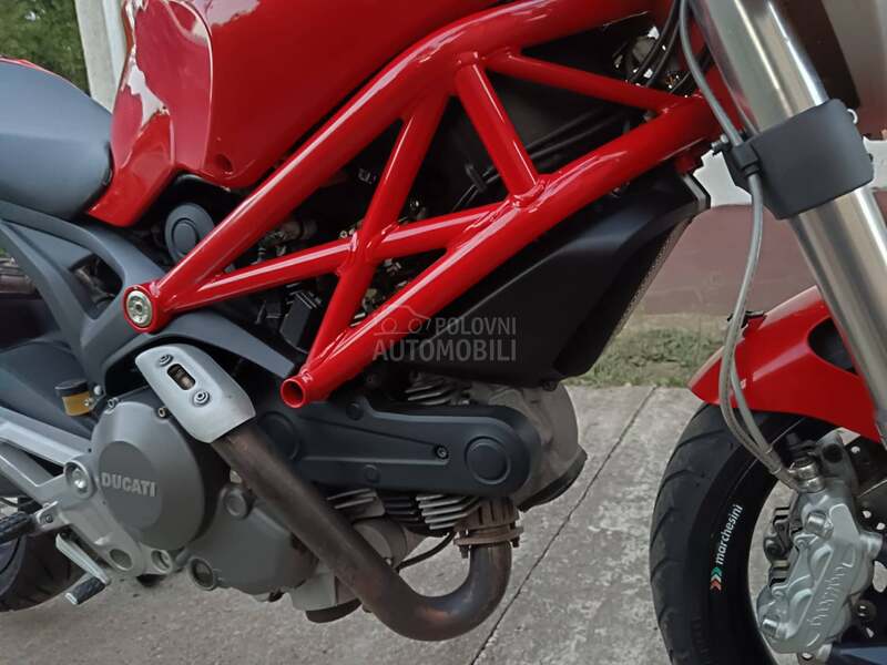 Ducati 696 monster