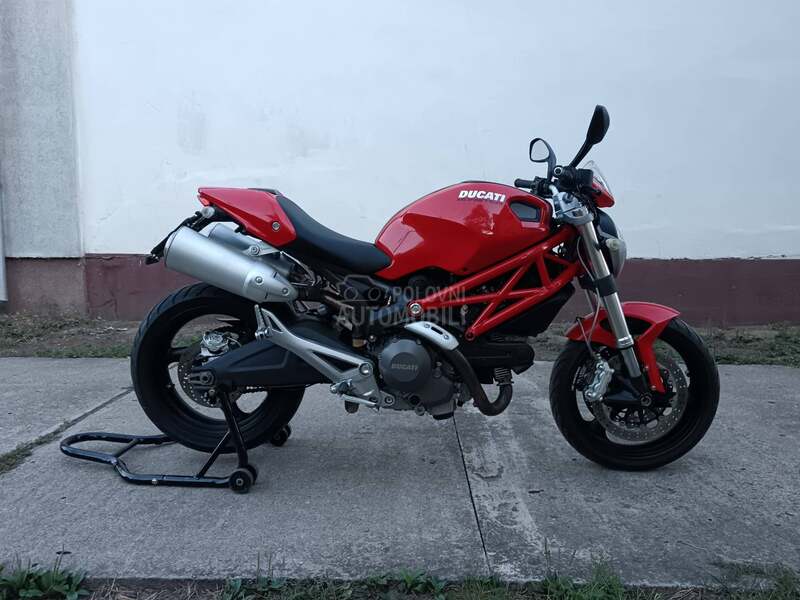 Ducati 696 monster