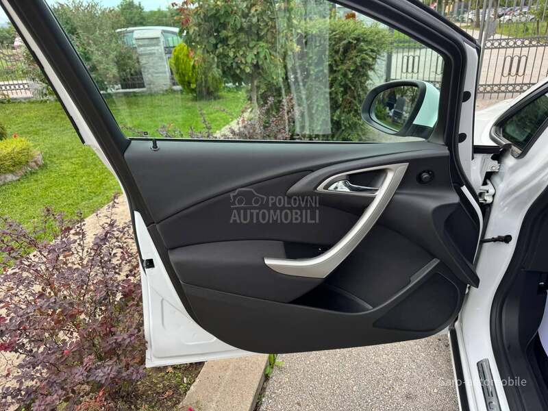 Opel Astra J 1.4 SVAJCARSKA NOV