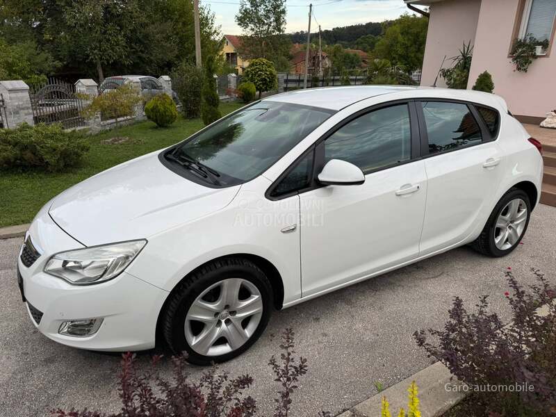 Opel Astra J 1.4 SVAJCARSKA NOV