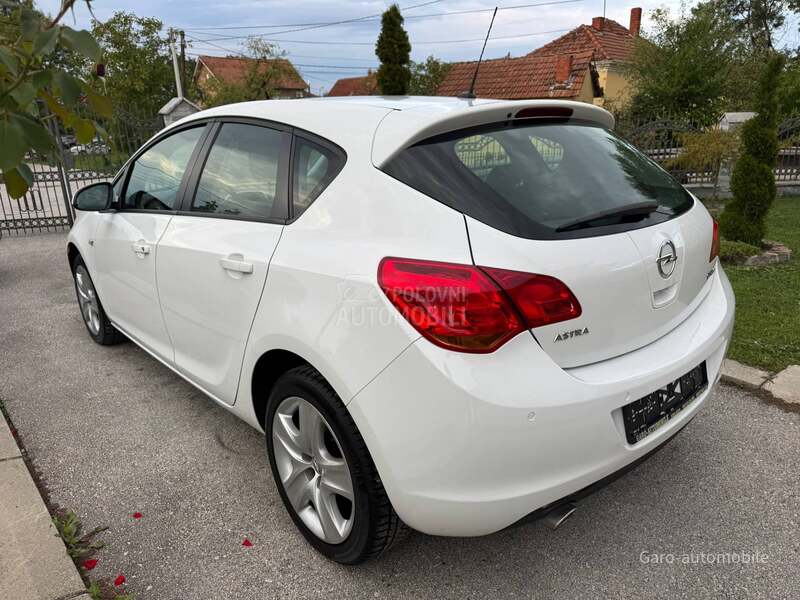 Opel Astra J 1.4 SVAJCARSKA NOV