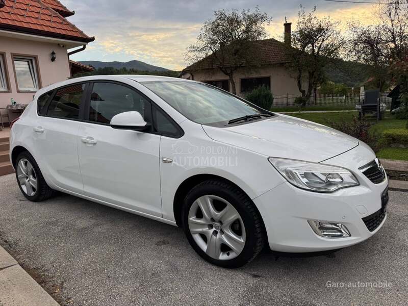 Opel Astra J 1.4 SVAJCARSKA NOV