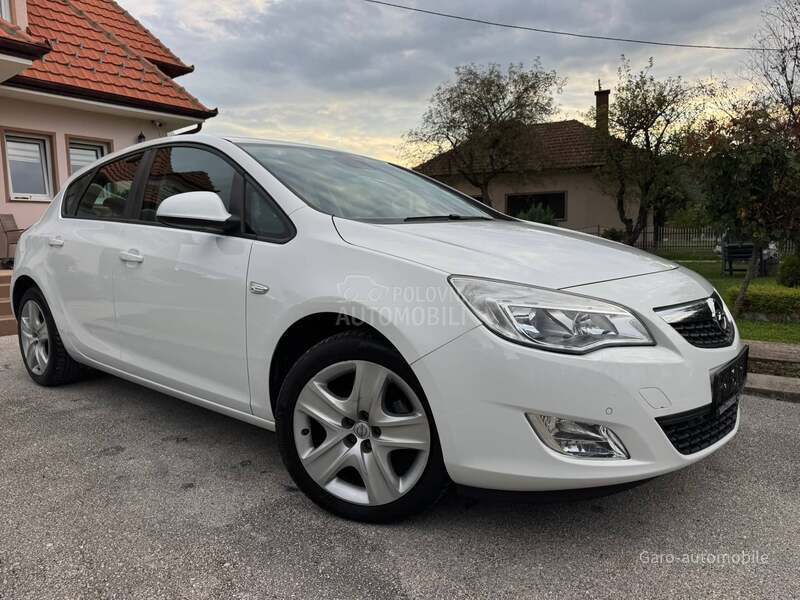 Opel Astra J 1.4 SVAJCARSKA NOV