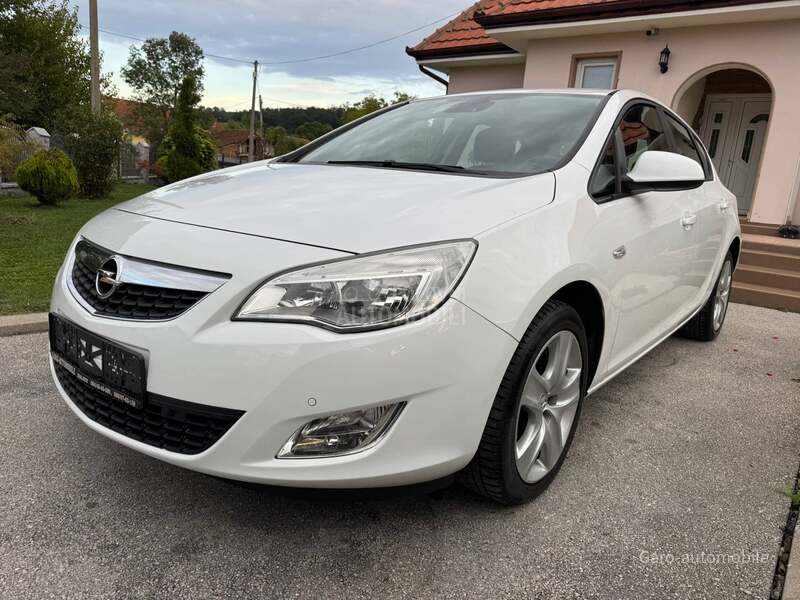 Opel Astra J 1.4 SVAJCARSKA NOV
