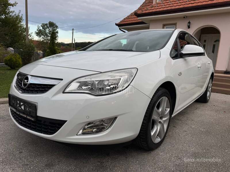 Opel Astra J 1.4 SVAJCARSKA NOV
