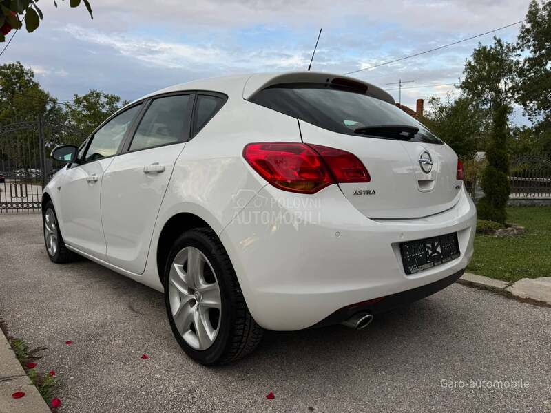 Opel Astra J 1.4 SVAJCARSKA NOV