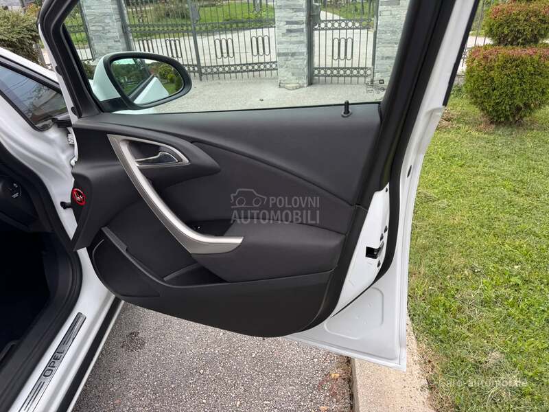 Opel Astra J 1.4 SVAJCARSKA NOV