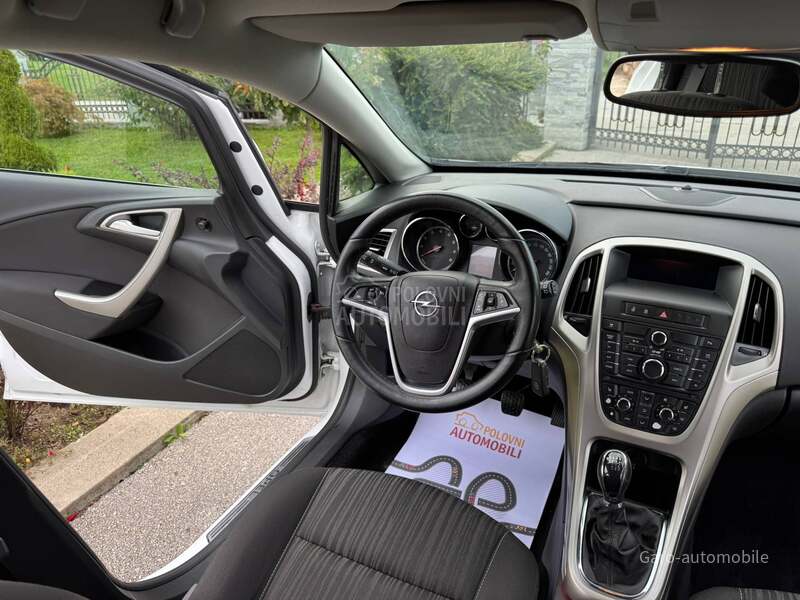 Opel Astra J 1.4 SVAJCARSKA NOV