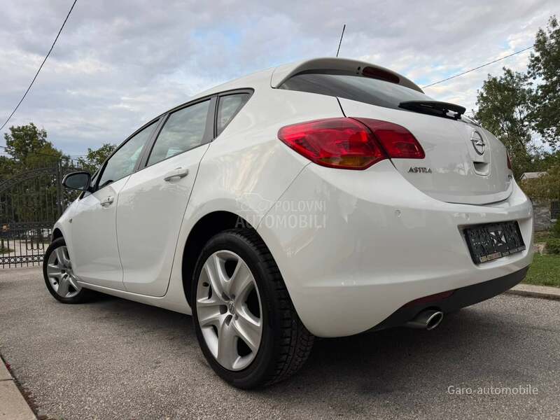 Opel Astra J 1.4 SVAJCARSKA NOV