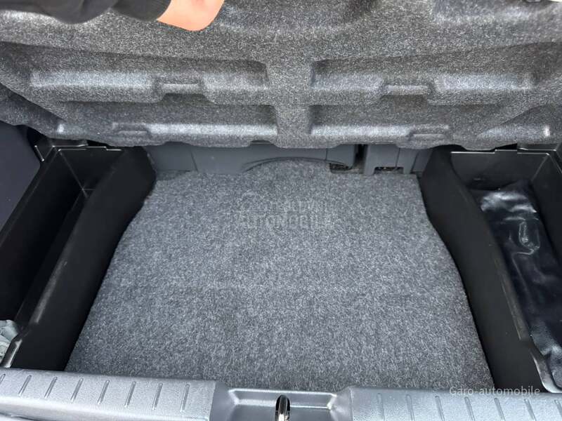 Toyota Yaris 1.3SVAJCARSKA NOV