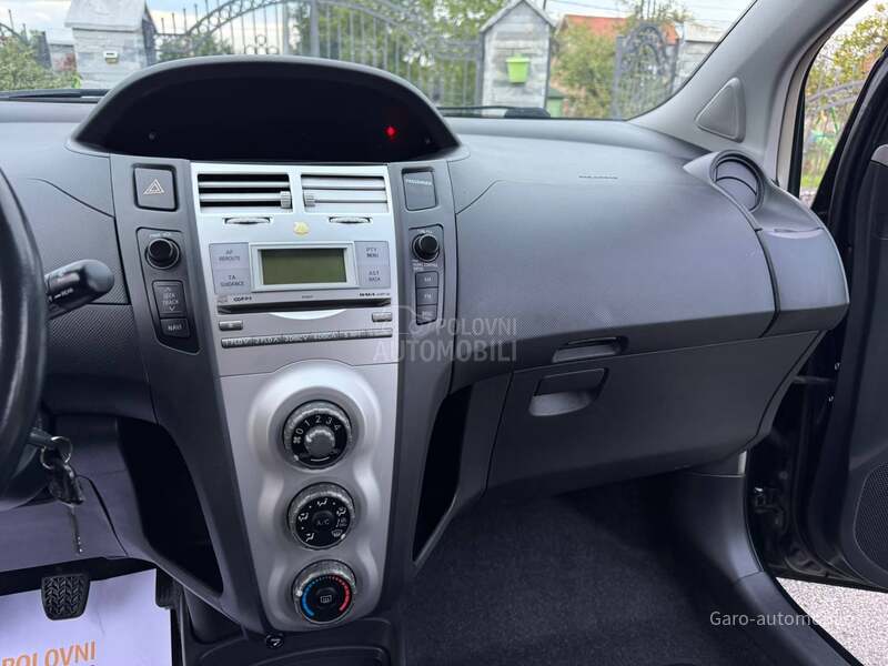 Toyota Yaris 1.3SVAJCARSKA NOV