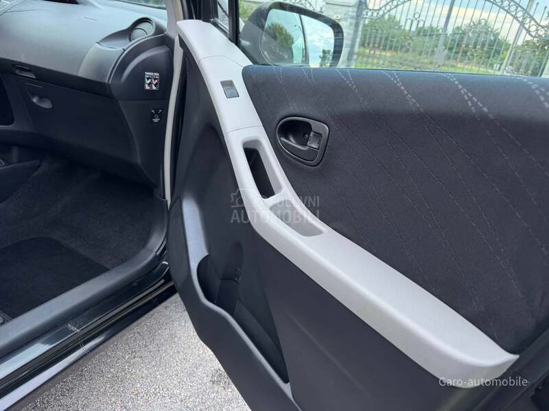 Toyota Yaris 1.3SVAJCARSKA NOV