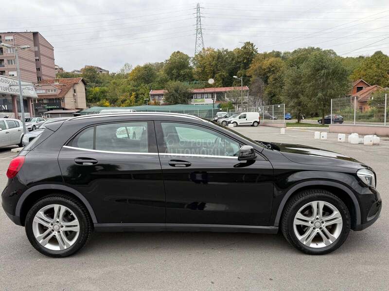 Mercedes Benz GLA 180 74.000 kilometara