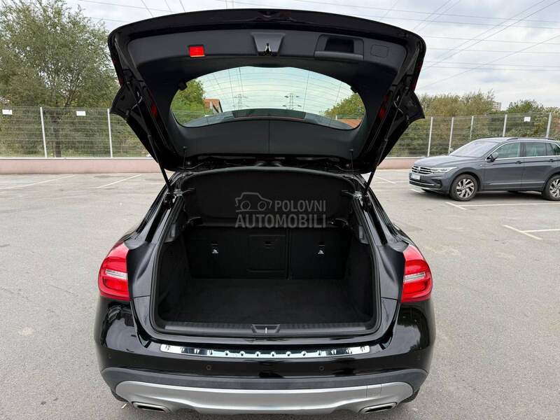 Mercedes Benz GLA 180 74.000 kilometara