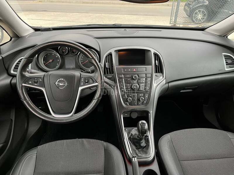 Opel Astra J 