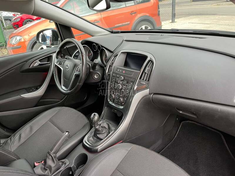 Opel Astra J 