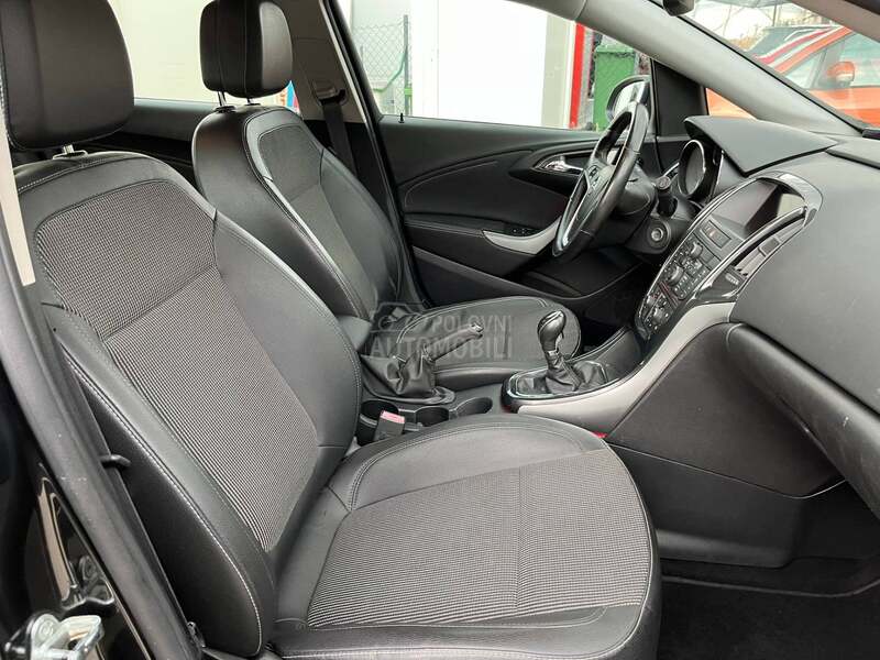 Opel Astra J 
