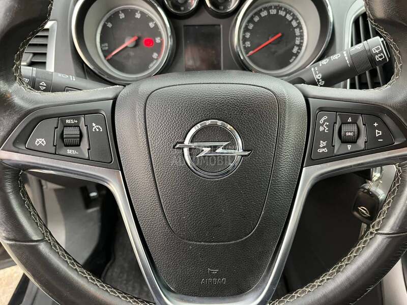 Opel Astra J 