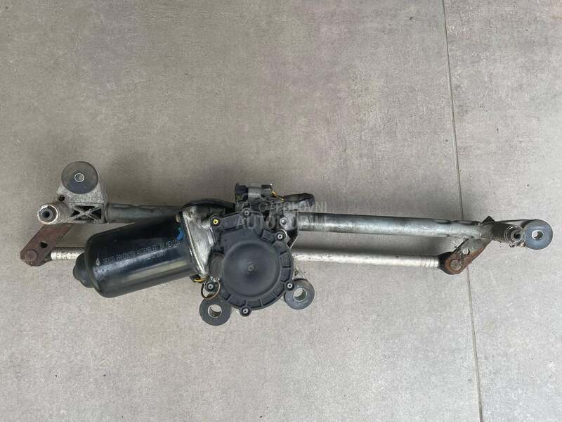 Motor brisaca sa makazama