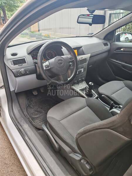 Opel Astra H 
