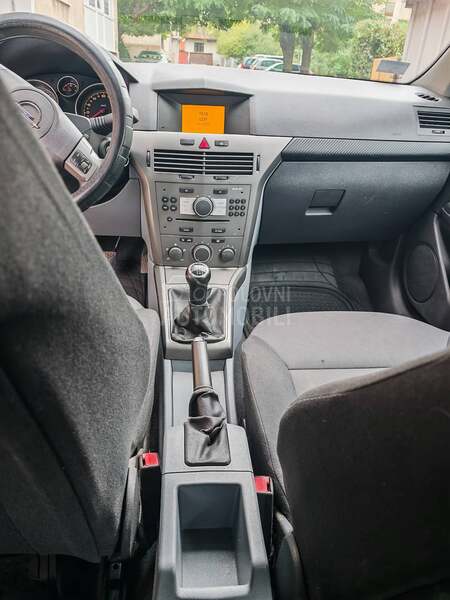 Opel Astra H 