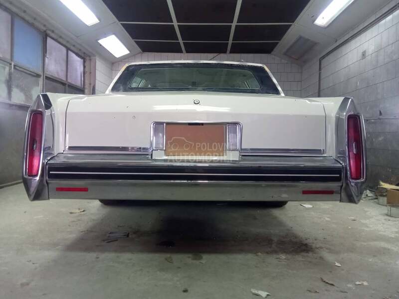 Cadillac Fleetwood Brougham
