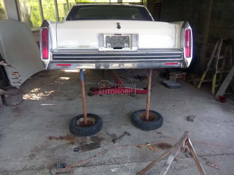 Cadillac Fleetwood Brougham