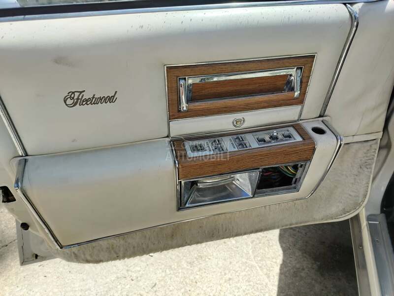 Cadillac Fleetwood Brougham