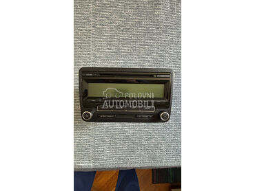 Prodajem Radio CD pleyer za Volkswagen Golf, Bora, Caddy ...