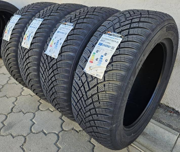 Hankook 225/55 R17 Zimska