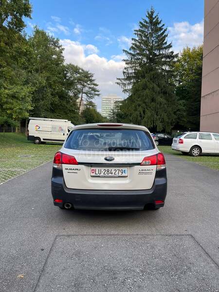 Subaru Legacy 2.0i AWD