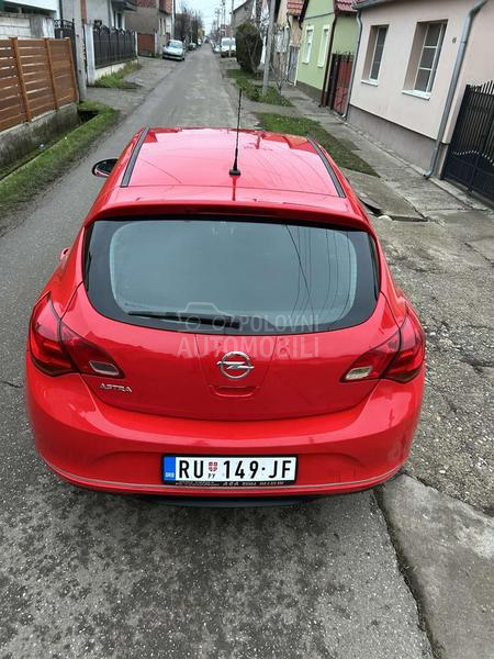 Opel Astra J 