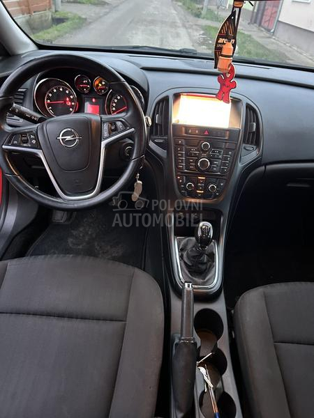 Opel Astra J 