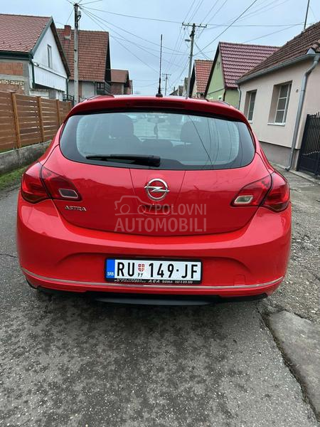 Opel Astra J 