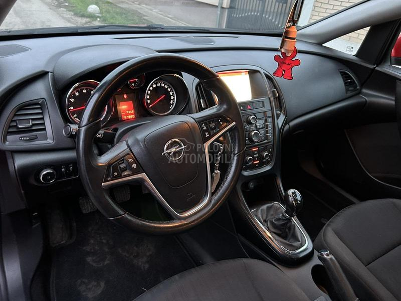 Opel Astra J 