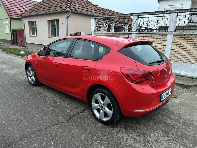 Opel Astra J 