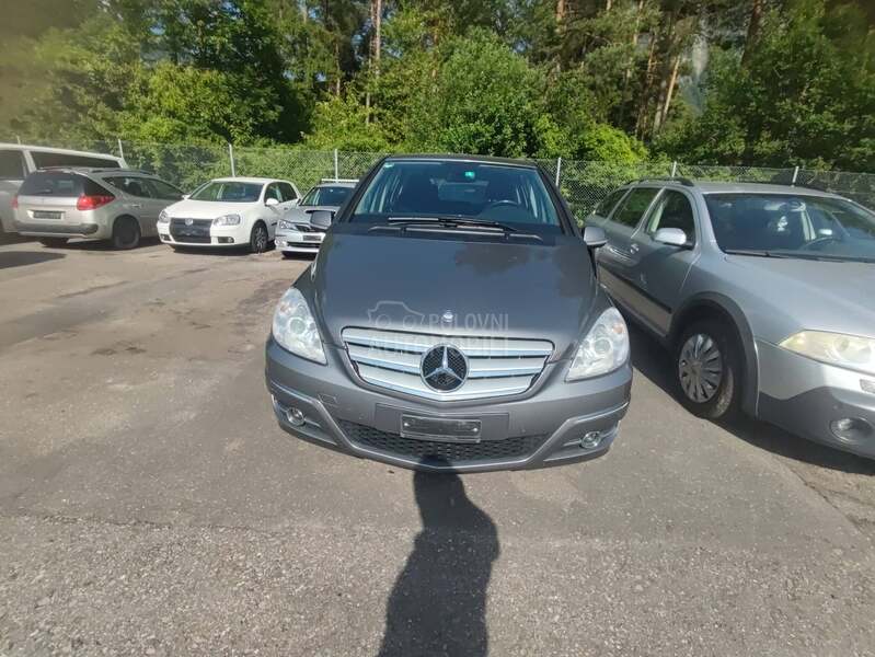 Mercedes Benz B 180 CH / bogata oprema